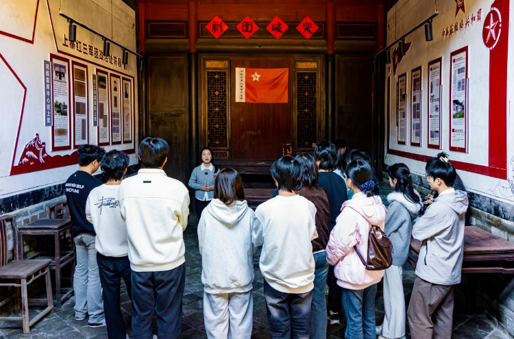 江西理工大学赴上犹县平富乡开展多元文化探寻活动